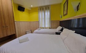 Pension Izar Bat Guesthouse